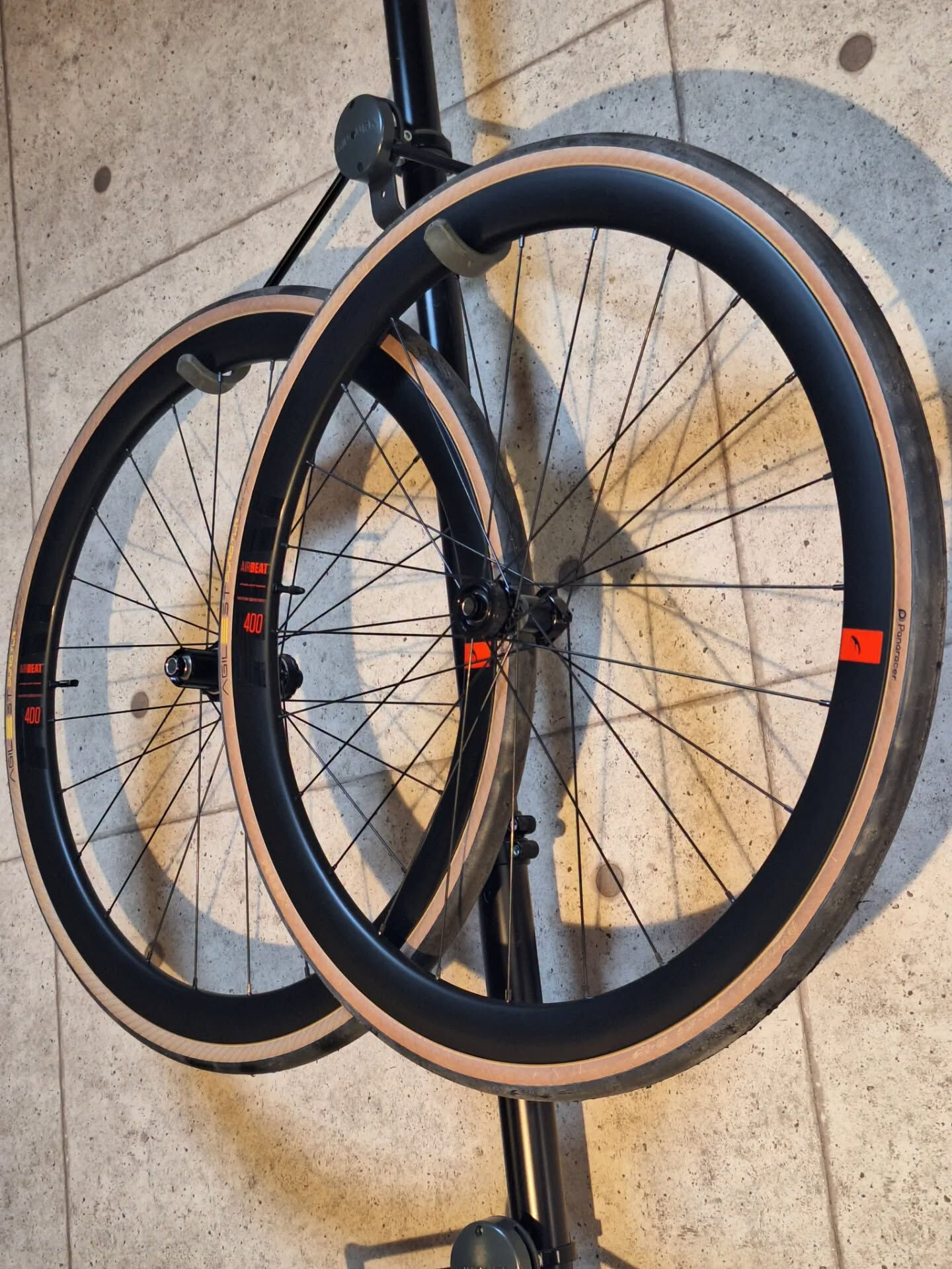 本数限定・日本限定カラーのFulcrum AIRBEAT40