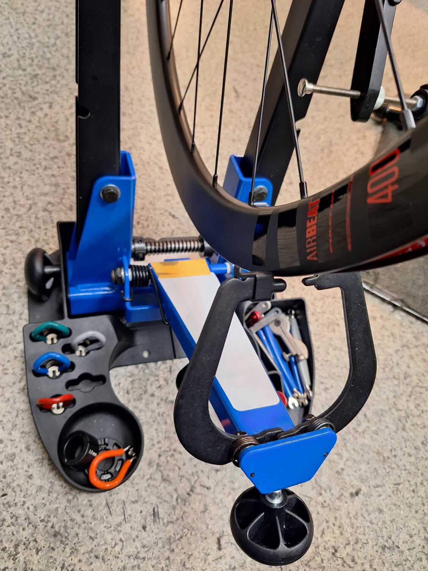 本数限定・日本限定カラーのFulcrum AIRBEAT40