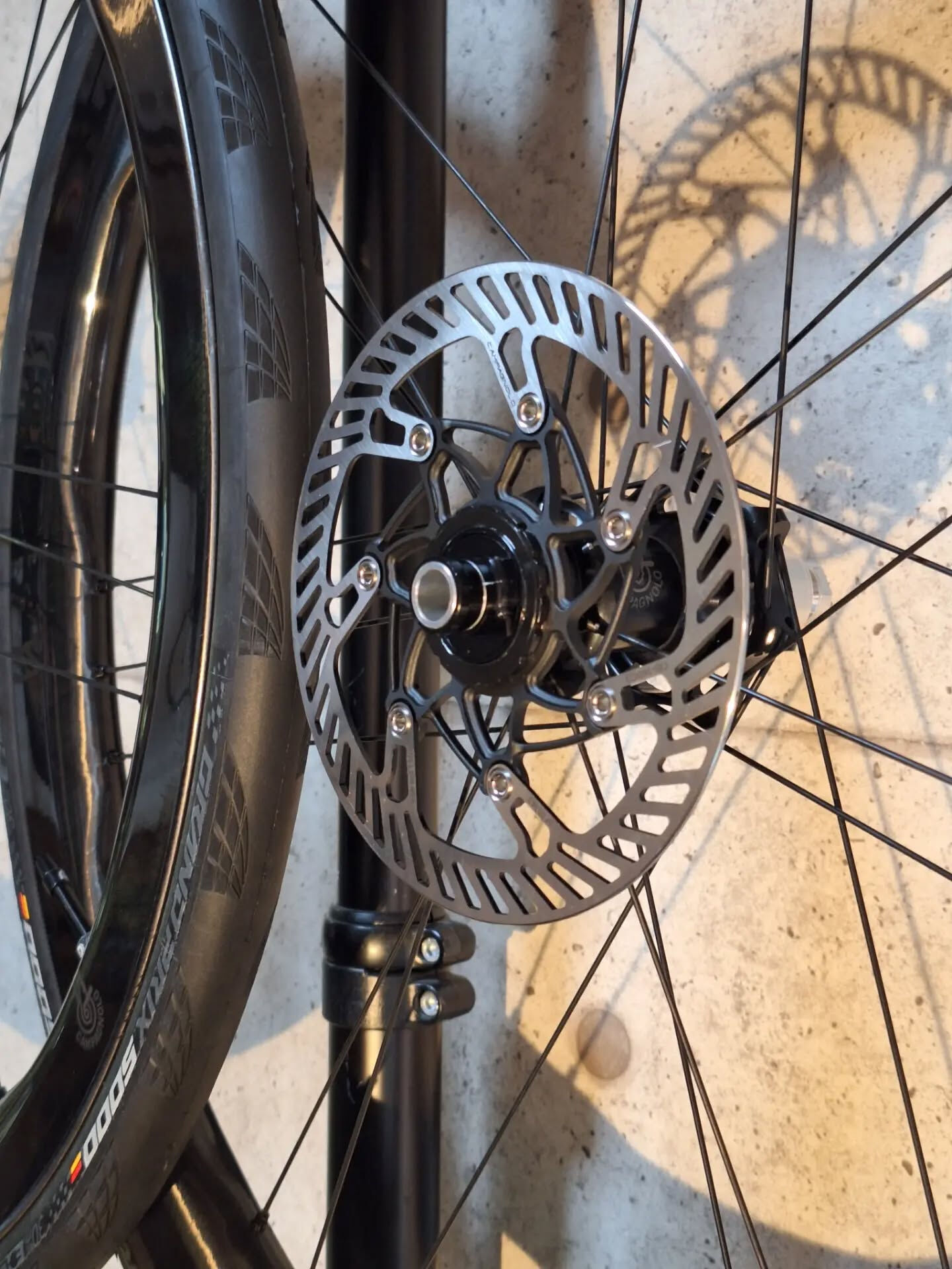 CampagnoloのSHAMAL DUAL PROFILE