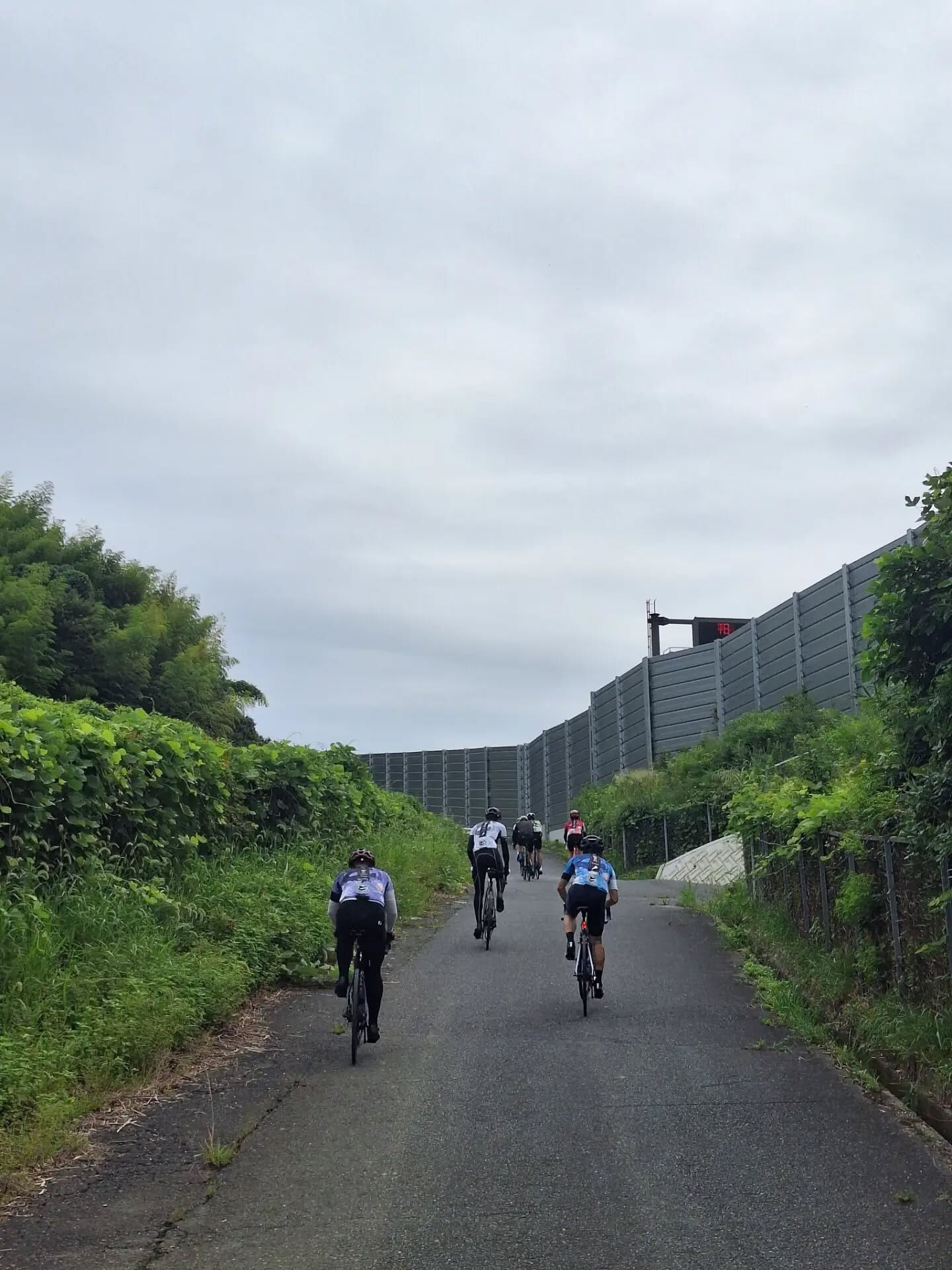 梅雨のような天気が続きますが朝練開催できました