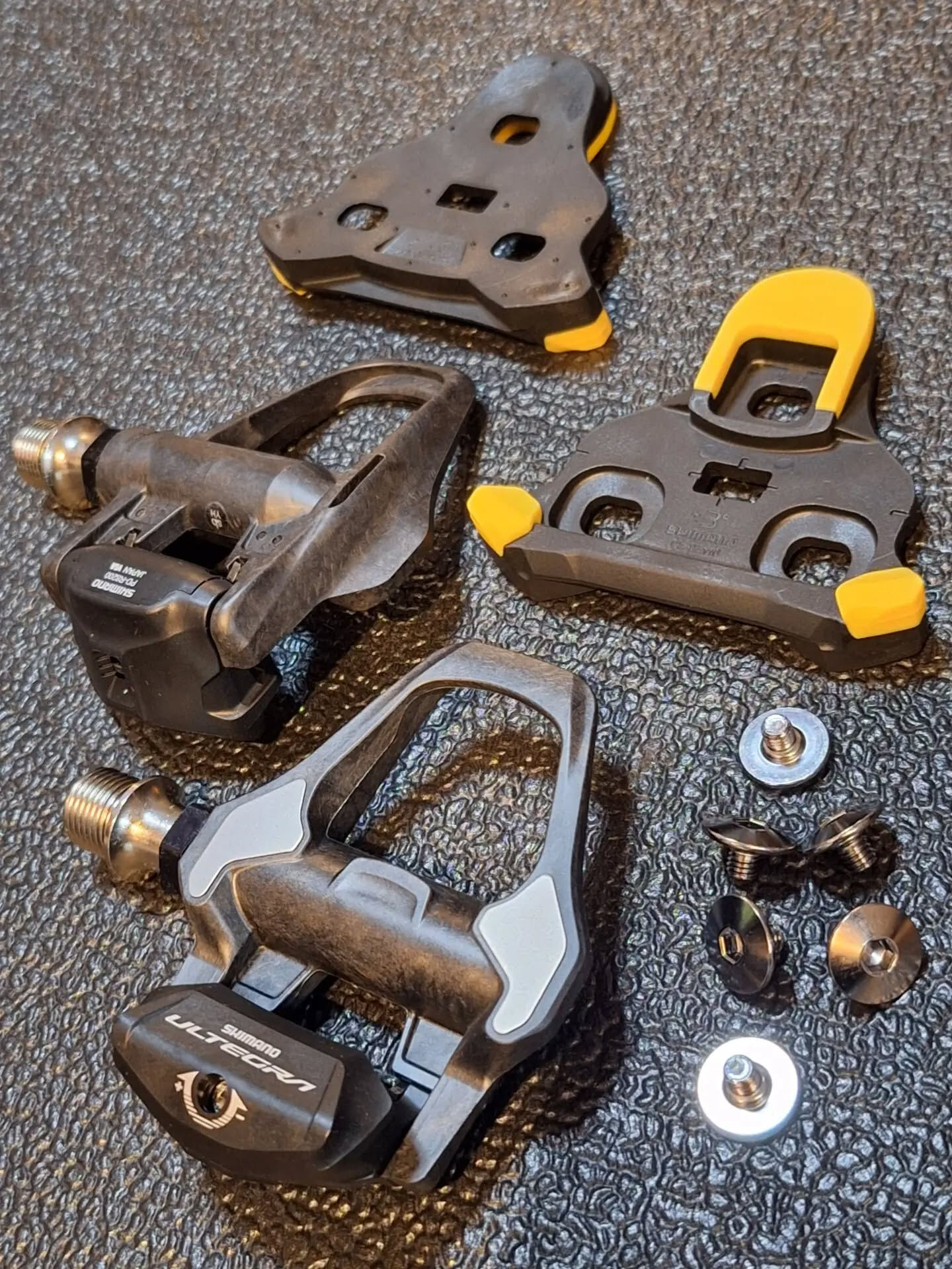 新型ULTEGRAのSPD-SLRペダルPD-R8200入荷
