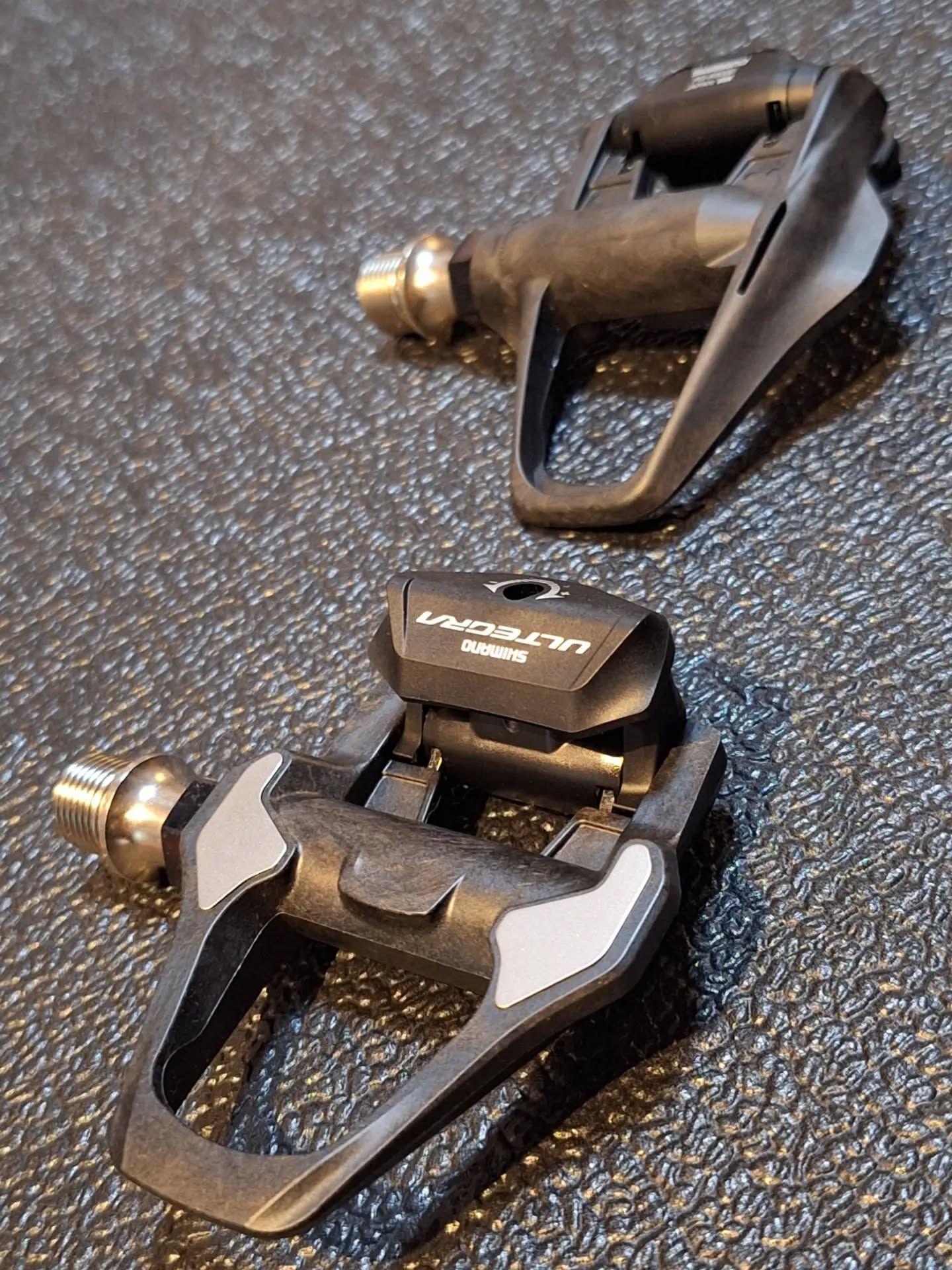 新型ULTEGRAのSPD-SLRペダルPD-R8200入荷