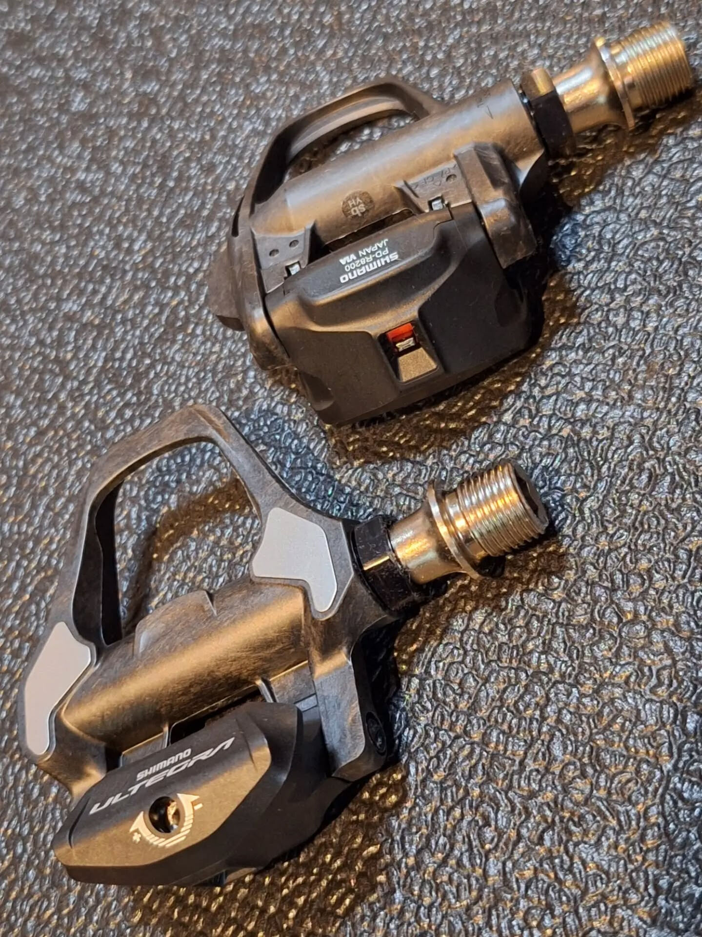 新型ULTEGRAのSPD-SLRペダルPD-R8200入荷